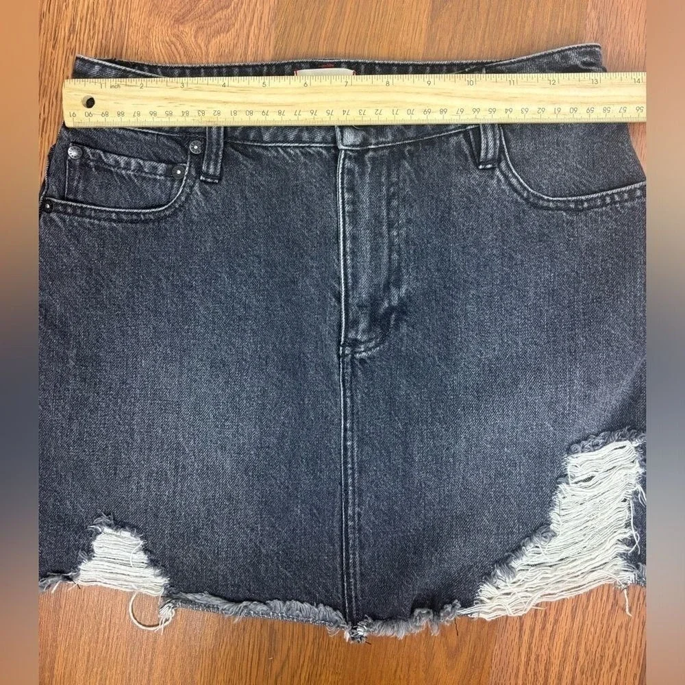 ALICE + OLIVIA Denim Short Skirt Mini Black Distressed Women High Rise Jean 26 2